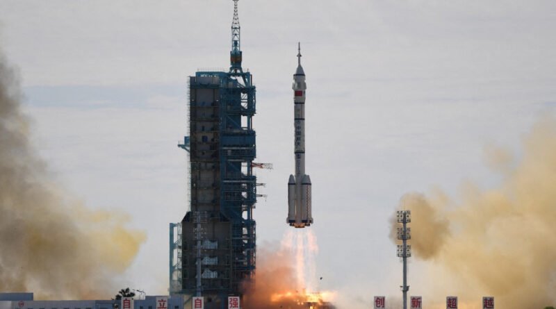 China Launches Shenzhou-12