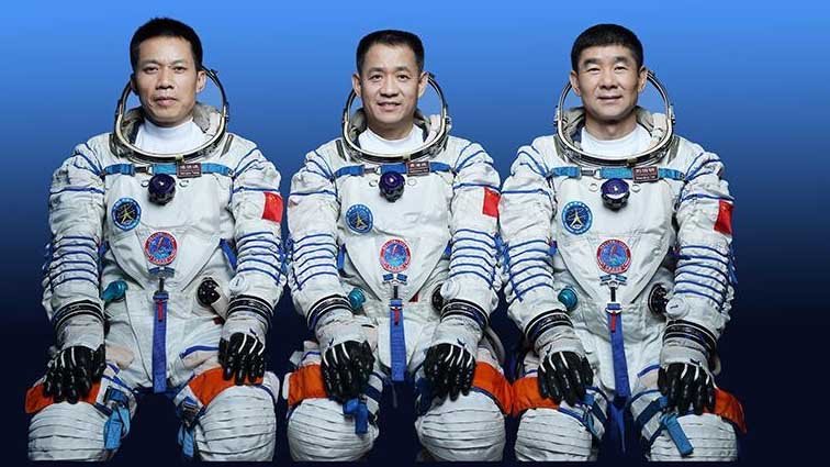 China Launches Shenzhou-12 with 3 astraunats