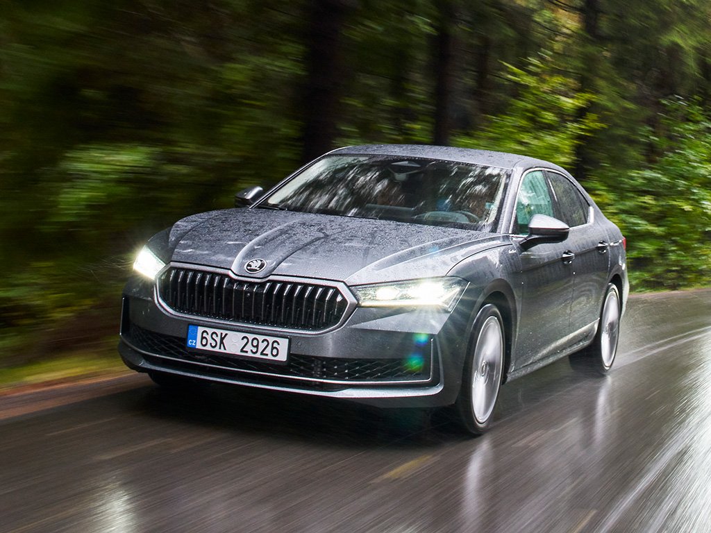 Skoda_Superb-featured 2026